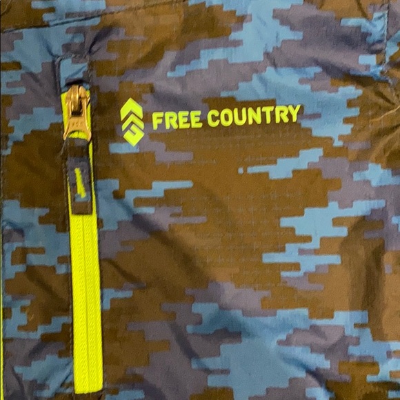 Free country windbreaker/ raincoat for youths - Picture 2 of 4